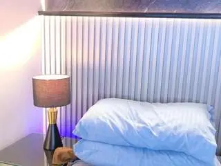 Annieswan  live sex cam