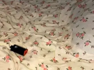 Venniesotolongo  live sex cam