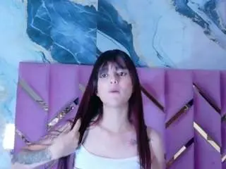 Hot-littlechill  live sex cam