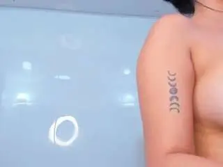 Zenda-evans  live sex cam