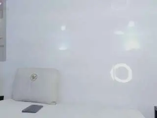 Zenda-evans  live sex cam