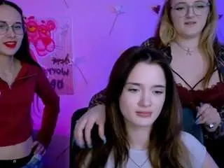 Liana-kisses  live sex cam