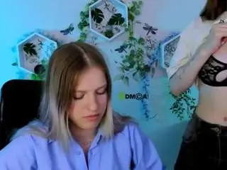 Liana-kisses  live sex cam