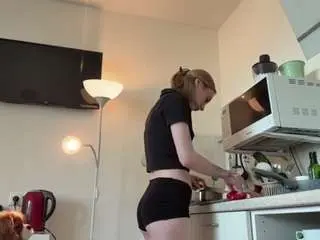 Leonagoldermann  live sex cam