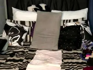 Caramelbooty69  live sex cam