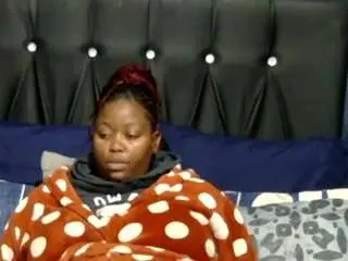 Caramelbooty69  live sex cam