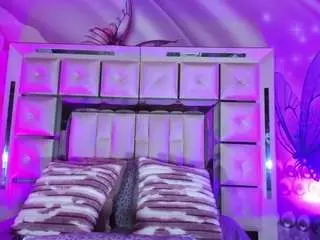 Emili-clark  live sex cam