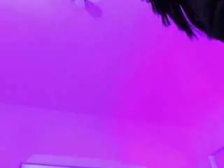Emili-clark  live sex cam