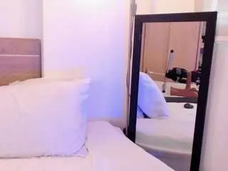 Mia-daniels  live sex cam