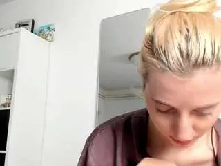 Kenziedawton  live sex cam