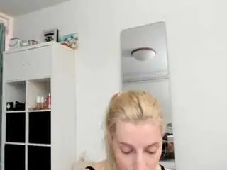 Kenziedawton  live sex cam