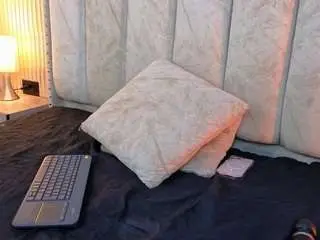 Catalina-23  live sex cam