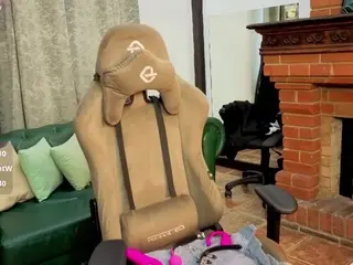 Doris-kenller  live sex cam