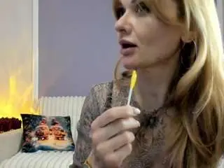 Monika-peach2  live sex cam