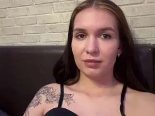 Luveniakuan  live sex cam