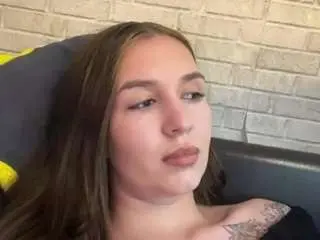 Luveniakuan  live sex cam