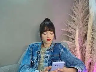 Vaiolett-smith  live sex cam