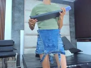 Vaiolett-smith  live sex cam