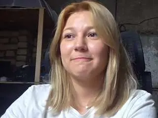 Tylergolda  live sex cam