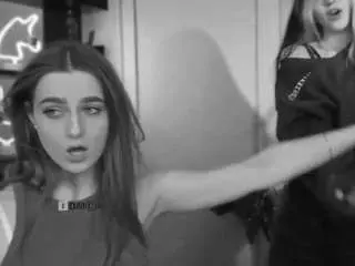 Aria-moo  live sex cam