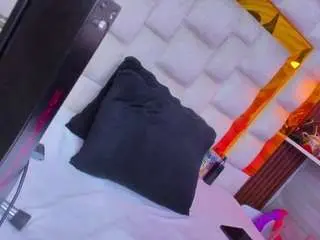 Bigassmonic  live sex cam
