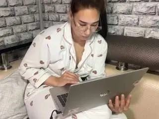 Bellaallen  live sex cam