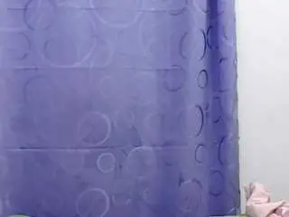 Celesteskinny18  live sex cam