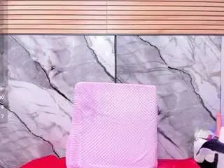 Leslyy19  live sex cam