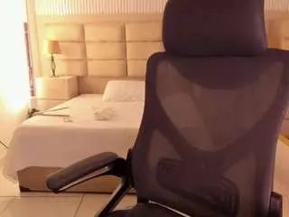 Lolatorress  live sex cam