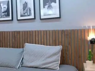 Luna-roja25  live sex cam