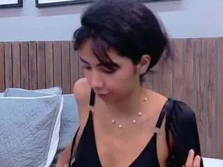 Luna-roja25  live sex cam