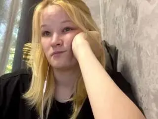 Sandraallamong  live sex cam