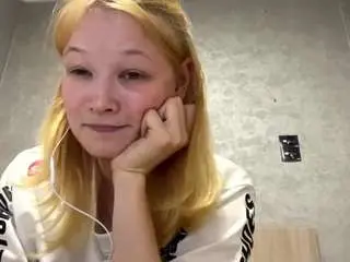 Sandraallamong  live sex cam