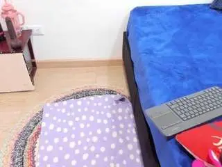 Taylorr38  live sex cam