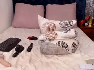 Bootycallever  live sex cam