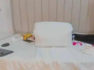 Abrilcastroo  live sex cam