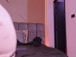 Bss-naia  live sex cam