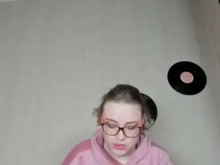 Naughtycharming  live sex cam