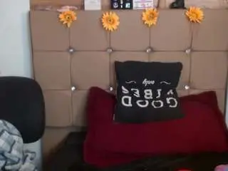 Peach-moore  live sex cam