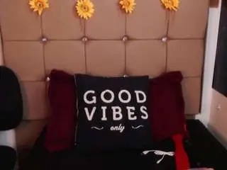 Peach-moore  live sex cam