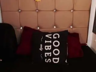 Peach-moore  live sex cam