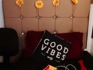 Peach-moore  live sex cam