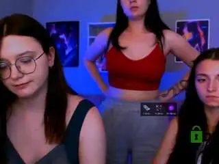 Caroline-honeyy  live sex cam