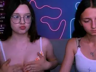 Caroline-honeyy  live sex cam