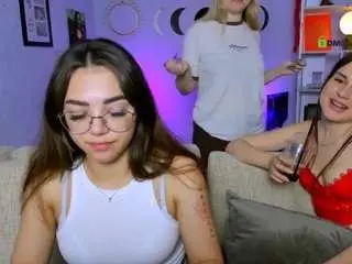 Gia-lee  live sex cam