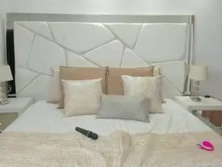 July-adams  live sex cam