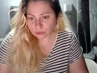 Candycream17  live sex cam