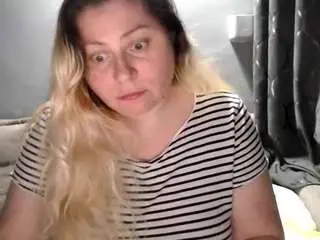 Candycream17  live sex cam