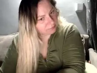 Candycream17  live sex cam