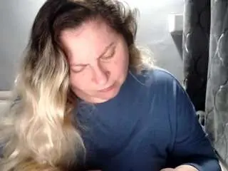 Candycream17  live sex cam